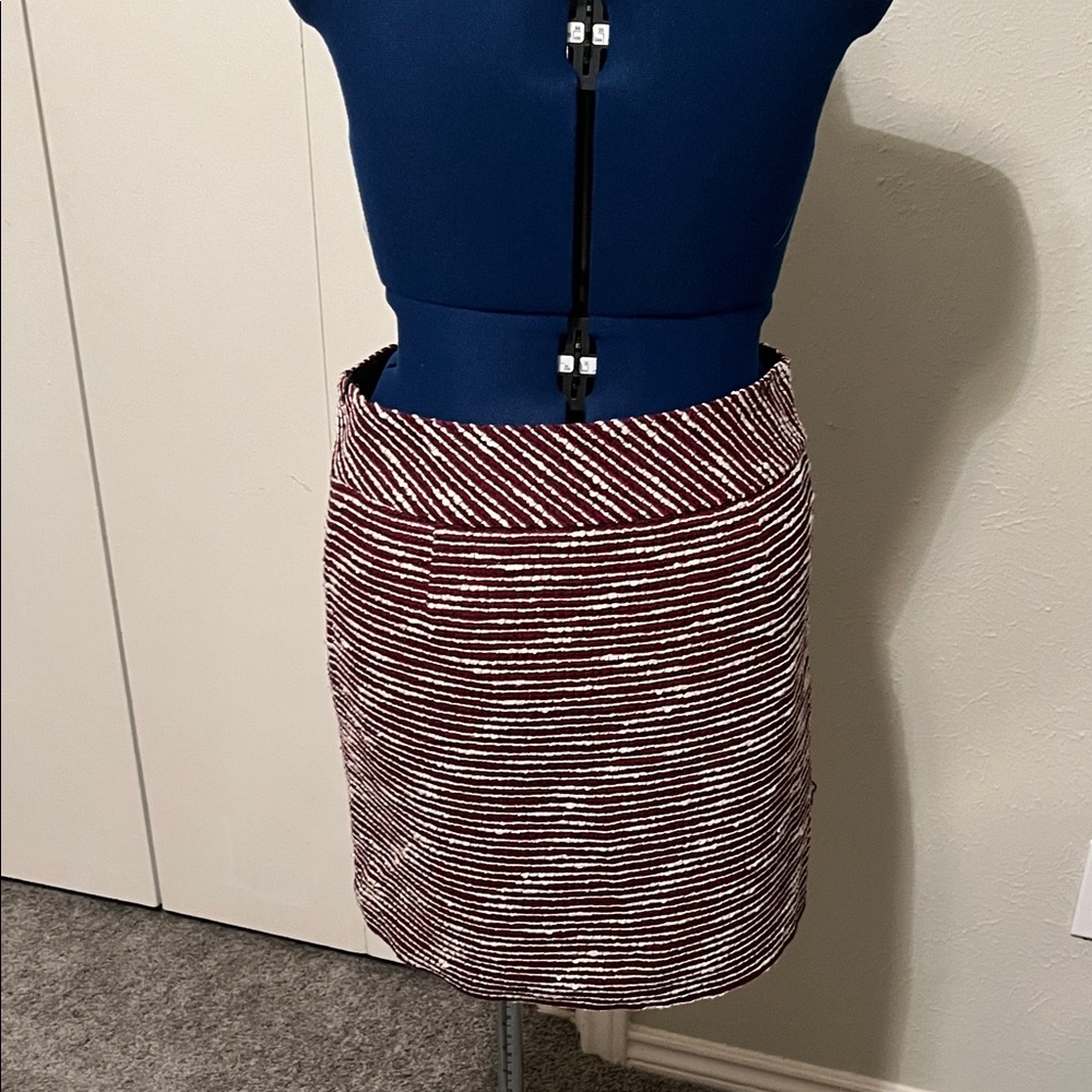 LOFT Tweed Striped M Burgundy & White Boucle Mini Pencil Skirt Sz 8P Ann Taylor - Picture 4 of 14
